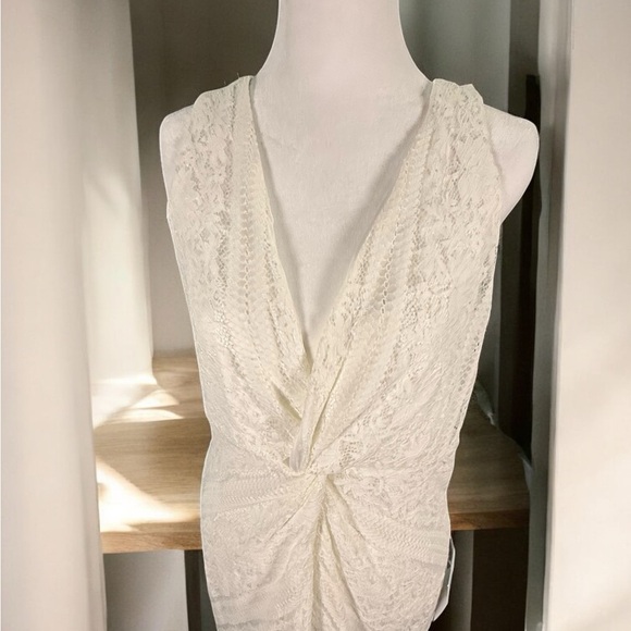 Wedding Dress - Picture 4 of 10